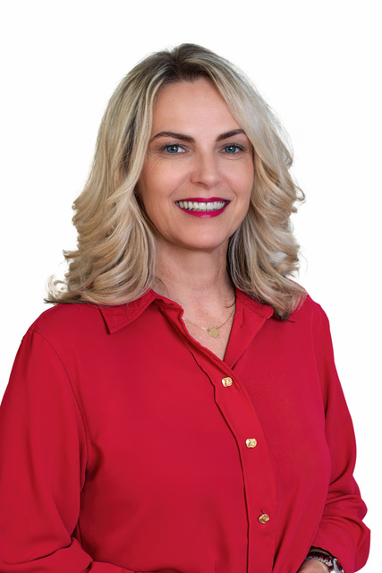 Riaditeľka školy – PhDr. Jana Kolarovičová, MBA – slovenský jazyk a literatúra